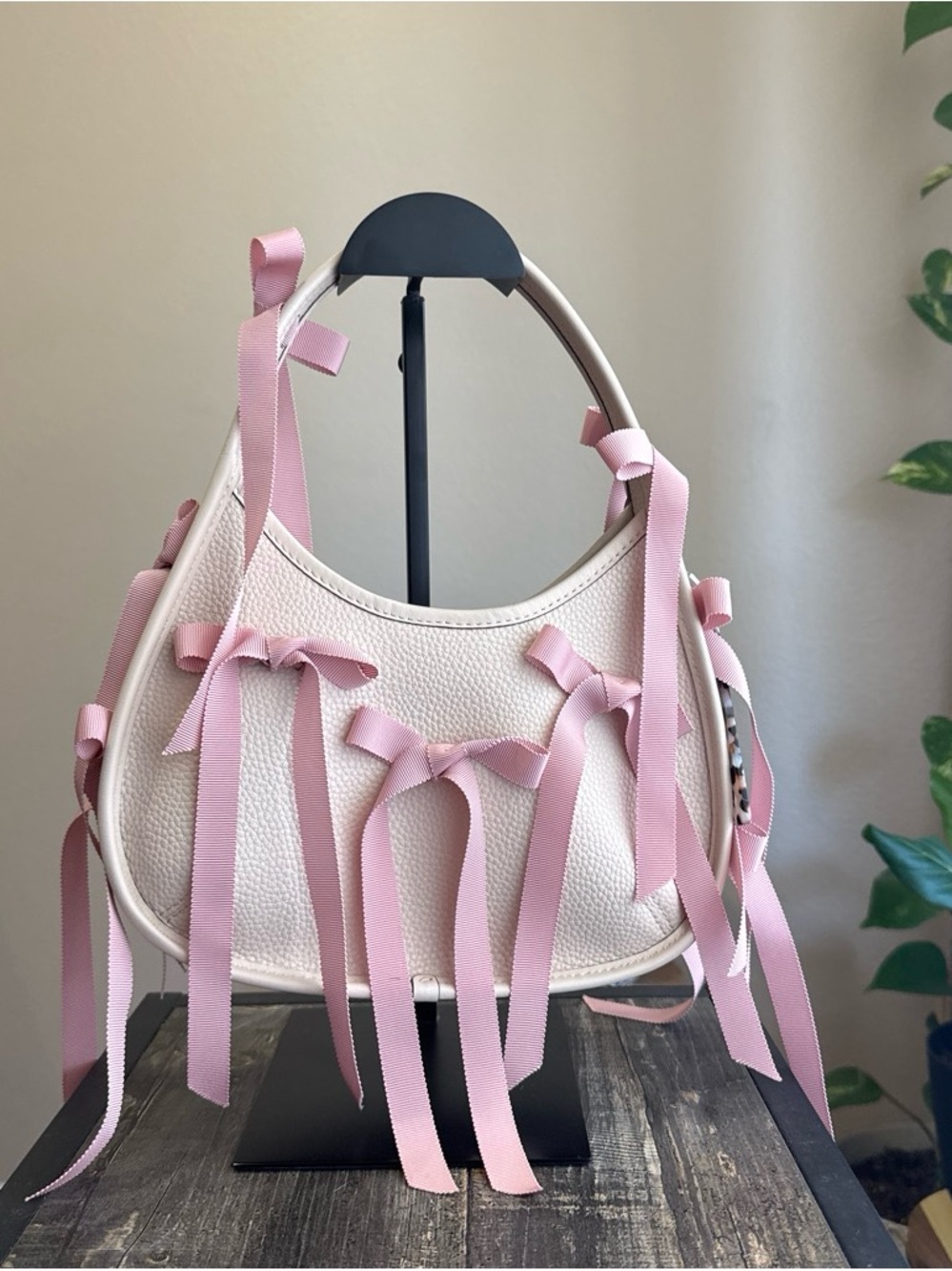 Coachtopia - Shoulder Bag with Pink Ribbon Bows